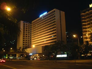 �R�����B���ĂČ��ɗ�����