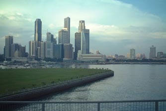 ���w�r���E��̋��̏�Ƀ}�[���C�I���������܂�